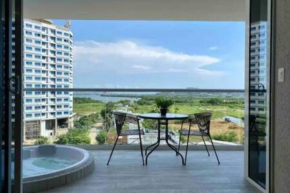 Indulge, Balcony Jacuzzi
